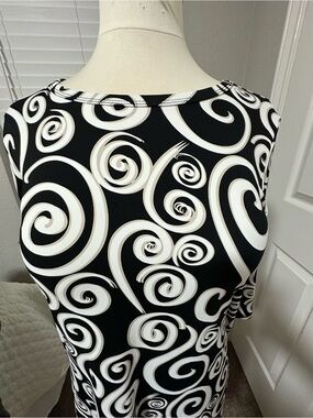 Black & White Swirl Long Sleeve Women’s Dress